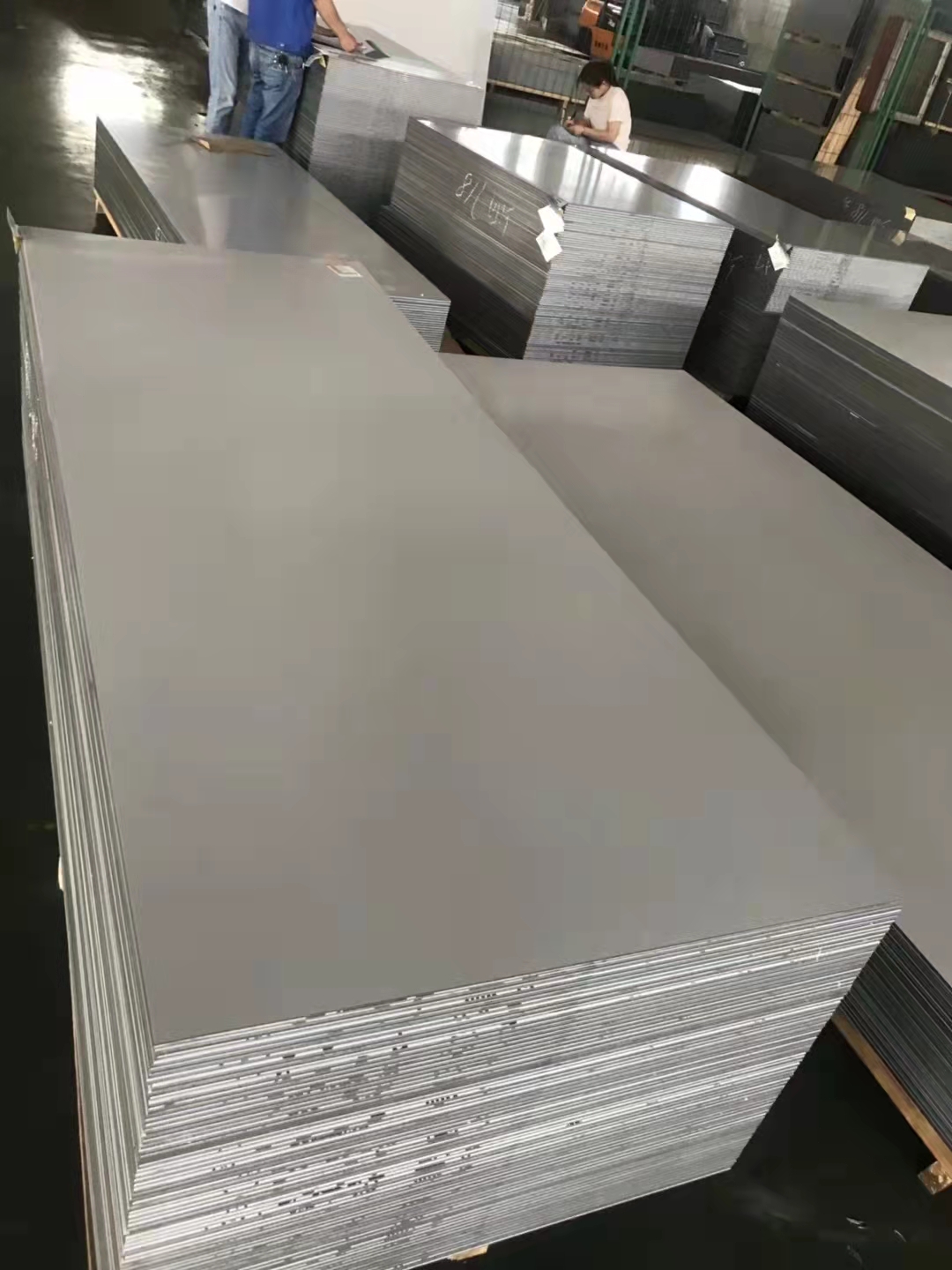 铝塑板生产车间
