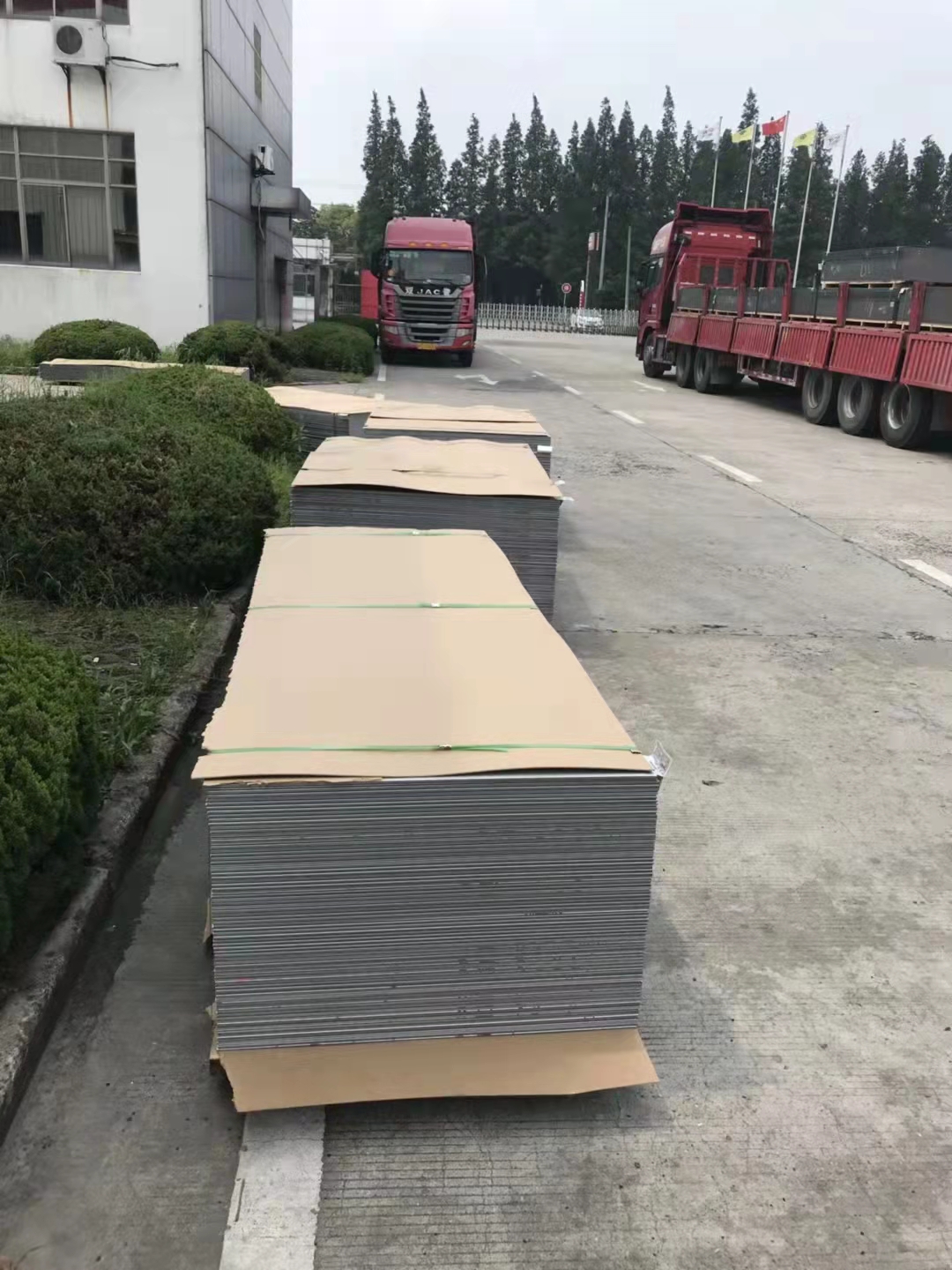 铝塑板生产车间
